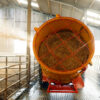 Ścielarka do słomy w oborze