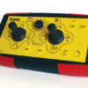 Żółty pilot bezprzewodowy z joystickami
