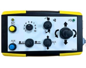 remote-electronic-300x239 Pilot zdalnego sterowania maszyną rolniczą
