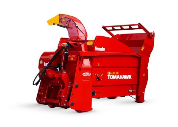 Teagle Tomahawk 6200H – ścielarka widok z przodu z przyłączami hydrauliki Teagle Tomahawk 6200H – ścielarka widok z przodu z przyłączami hydrauliki